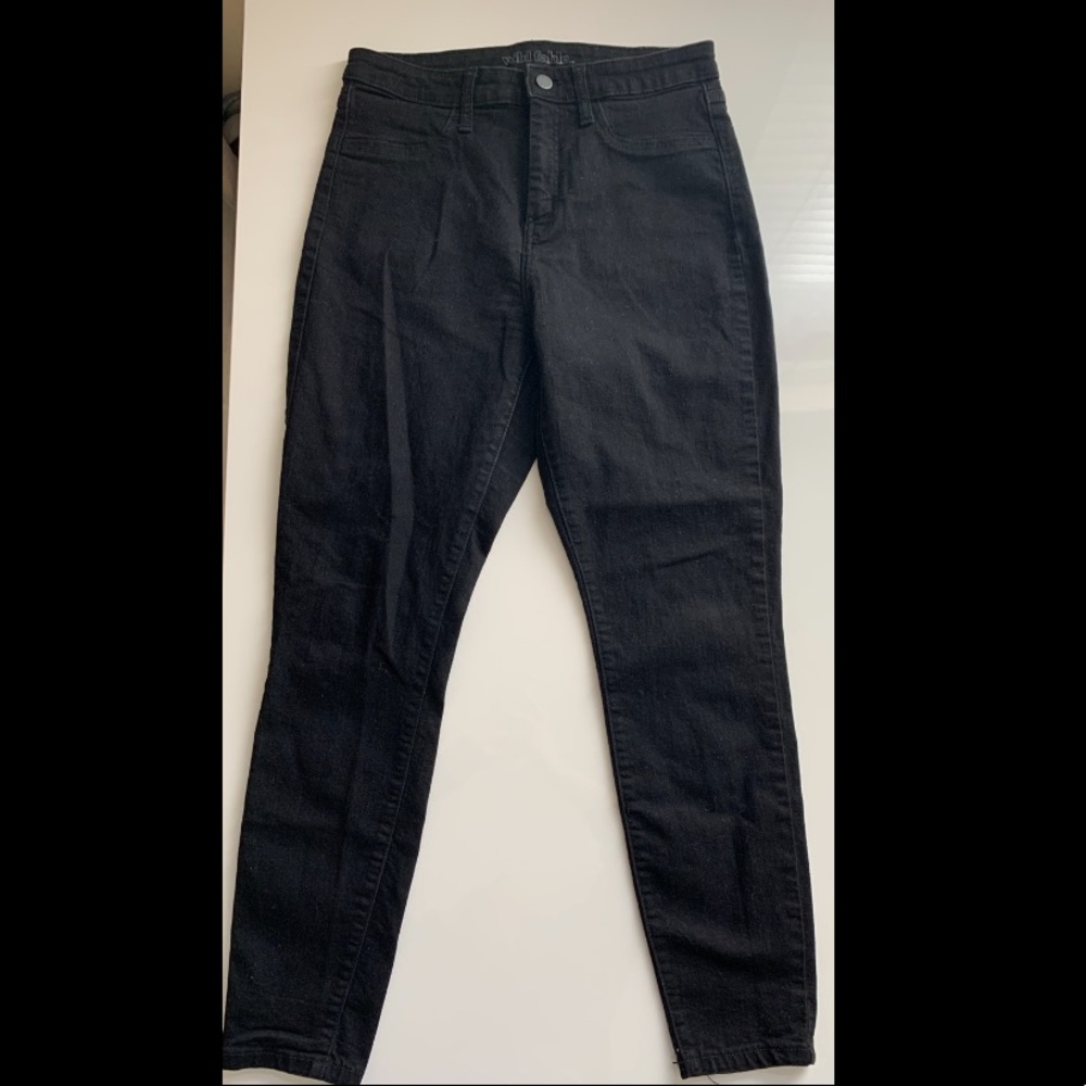 Black Skinny Jeans :)
